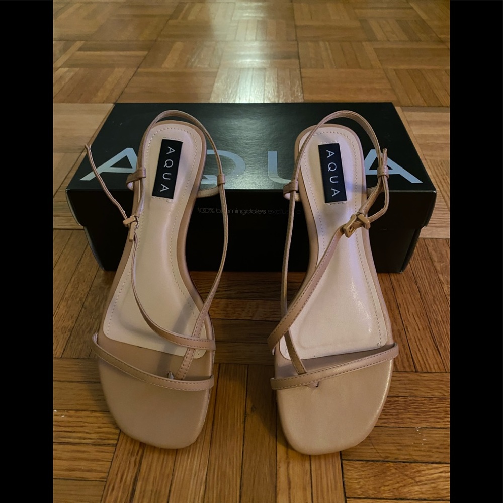 Flat sandals